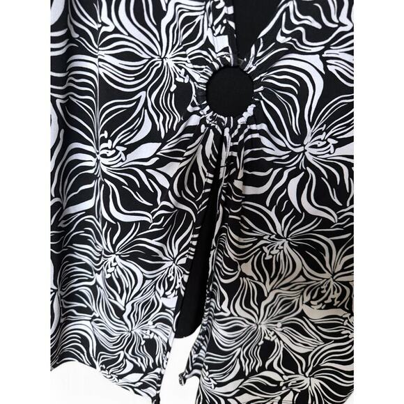 Black & White Floral Print Ring Detail Blouse – Size 1X - Picture 3 of 5